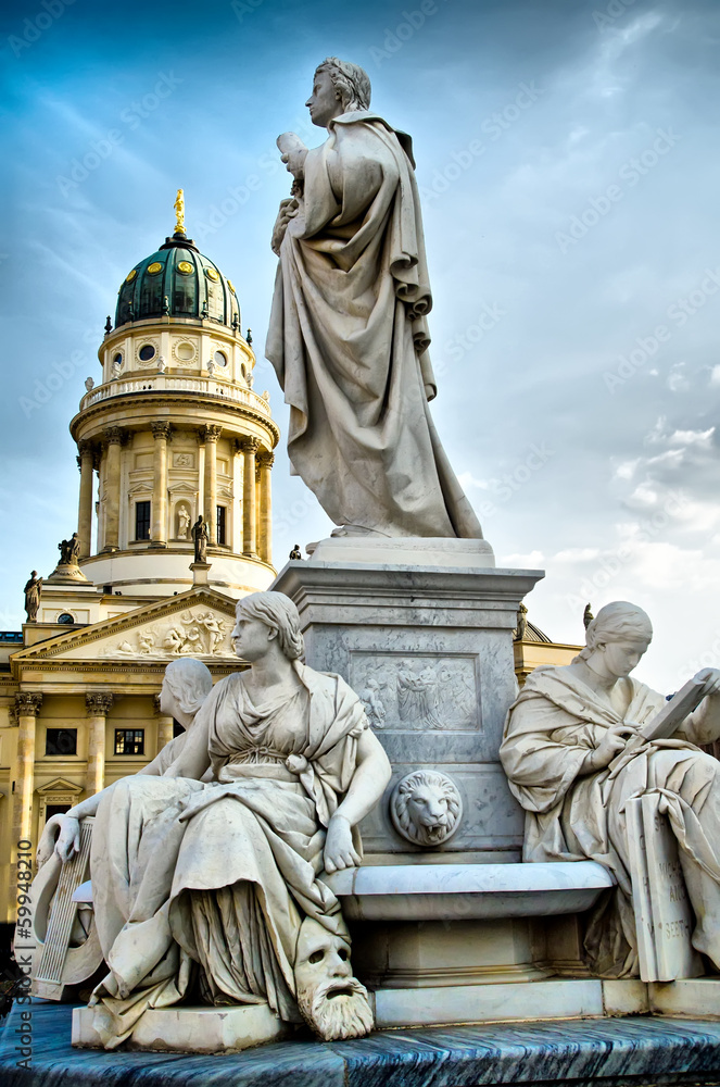 statue in berlin