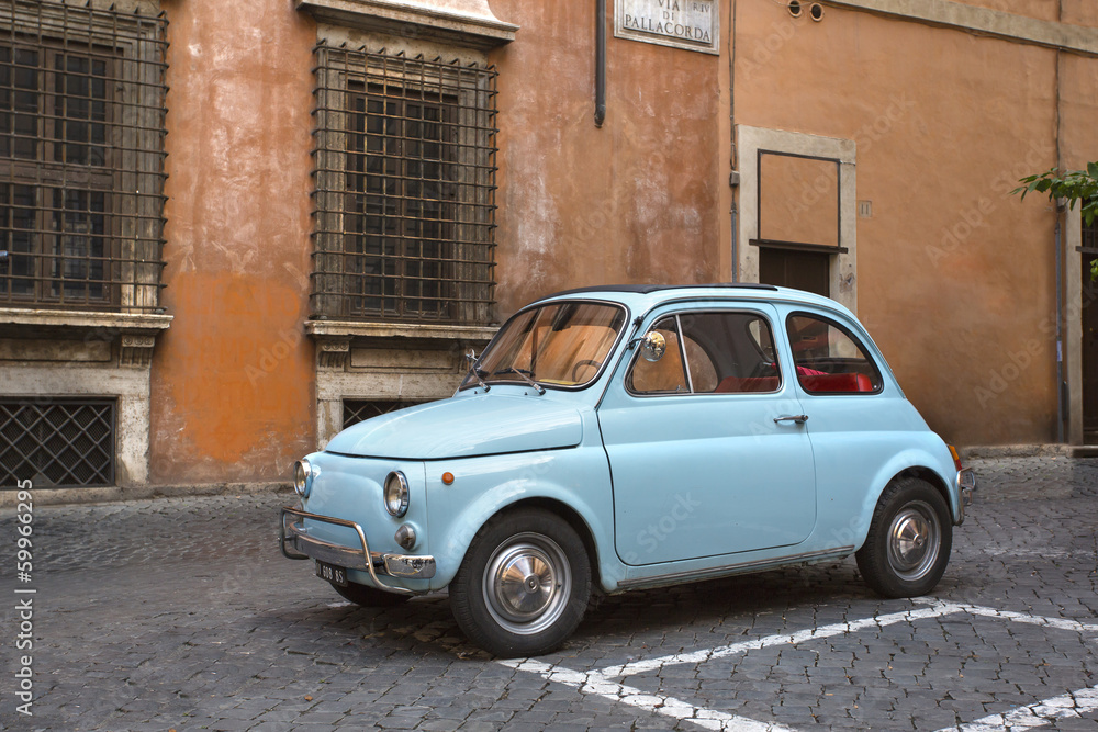 Fiat 500 dans les Rues de Rome