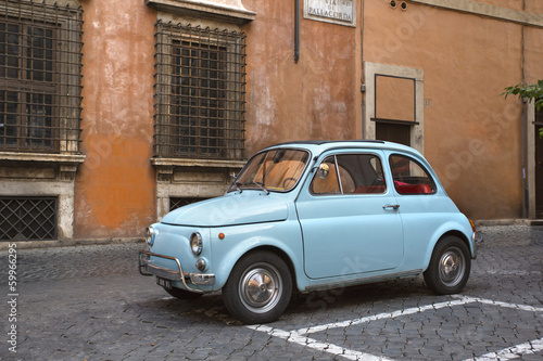 Fiat 500 dans les Rues de Rome