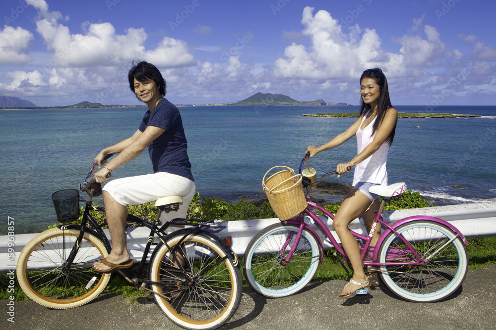 Fototapeta premium japanese couple on bikes