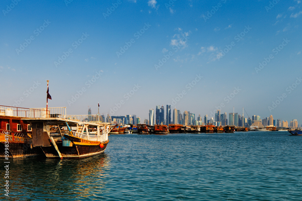 Obraz premium Doha, Qatar: Traditional sail boats called Dhows