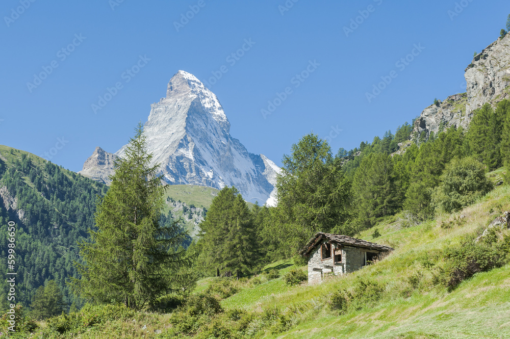 Zermatt, Schweizer Alpen, Alpenwiesen, Steinhäuser, Matterhorn