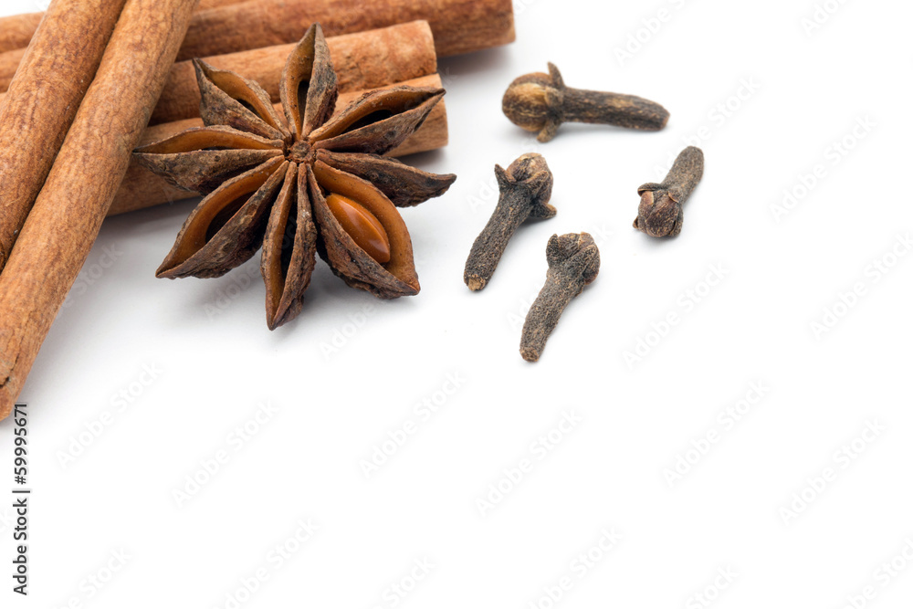 Obraz premium Cloves, anise and cinnamon