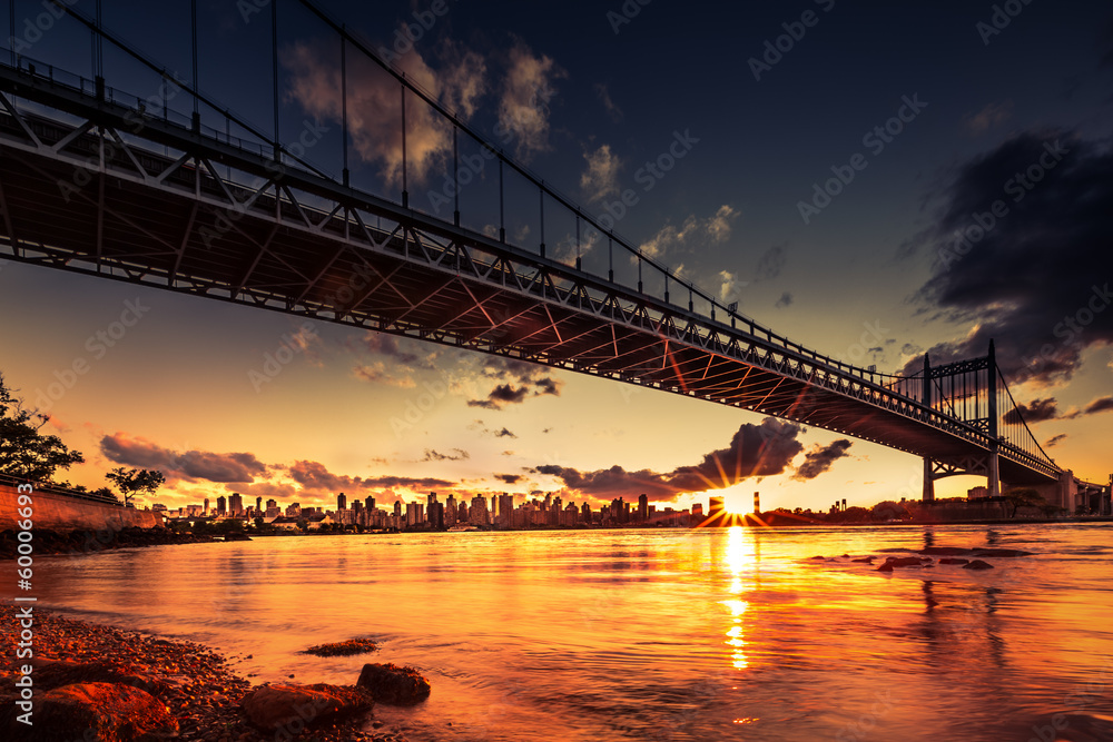 Sunset under Triboro Bridge, NY - obrazy, fototapety, plakaty 