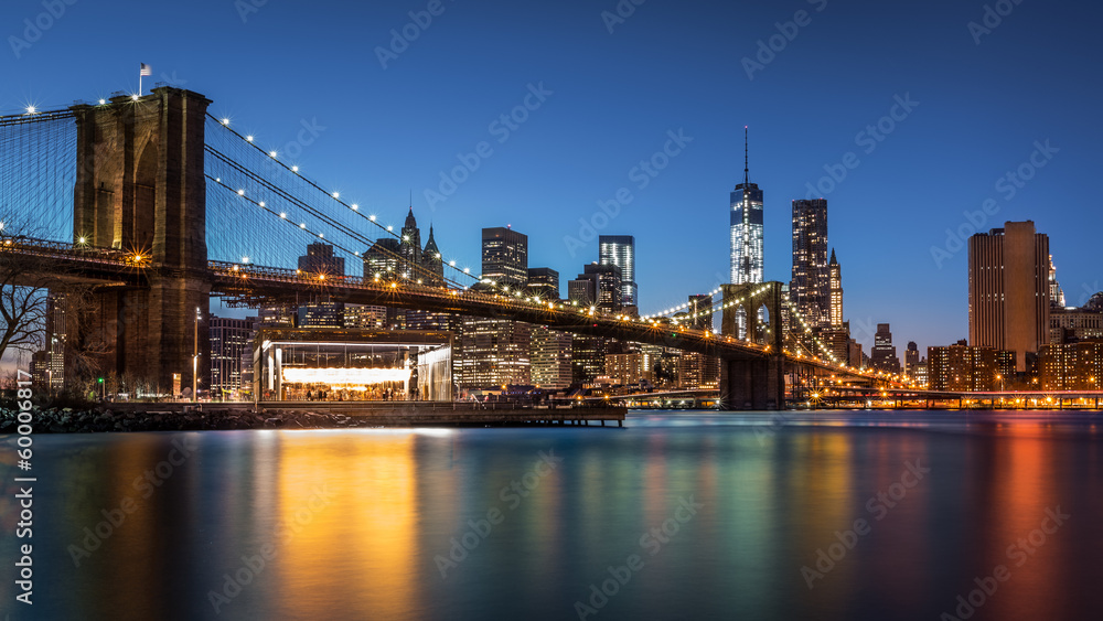 Naklejka premium Brooklyn Bridge o zmierzchu