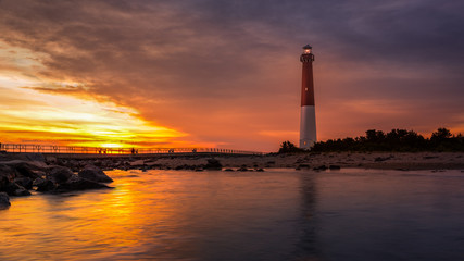 Poster Vuurtoren Barnegat vuurtoren tijdens zonsondergang  © mandritoiu