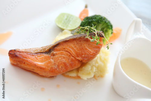 salmon steak with lemon sauce