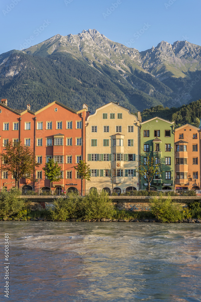 Obraz premium Inn river on its way through Innsbruck, Austria.