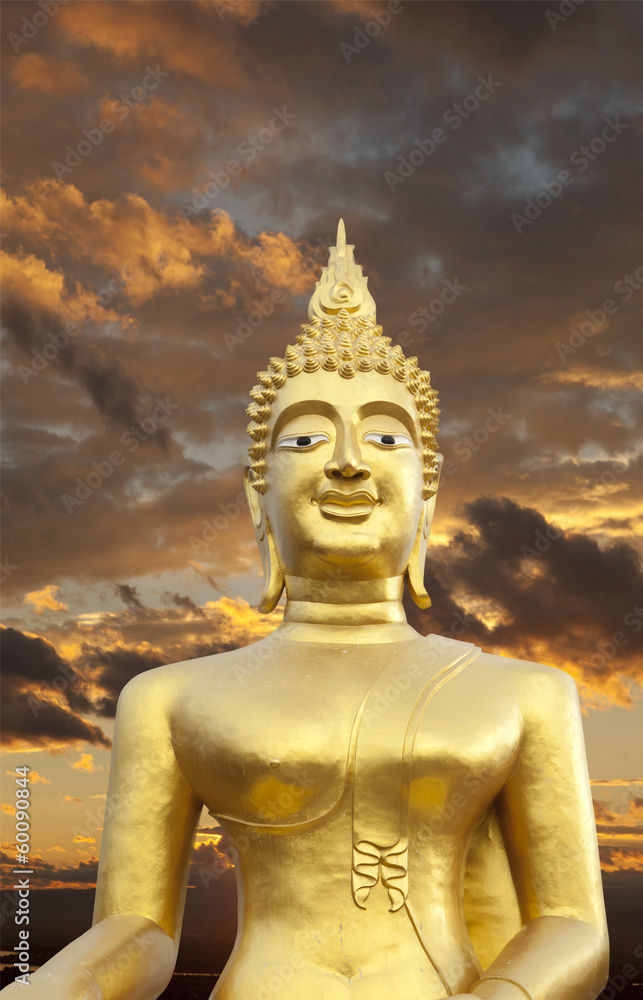 Fototapeta premium Golden Buddha statue