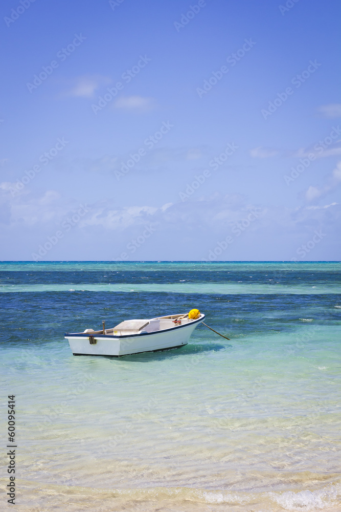Fototapeta premium Boat in paradise