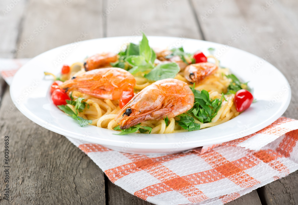 Macaroni with prawns Macaroni with prawns