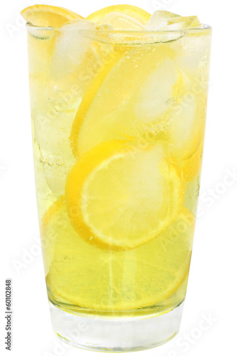 Lemonade with ice cubes and sliced lemon