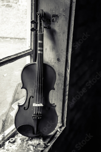 Violine im Fenster