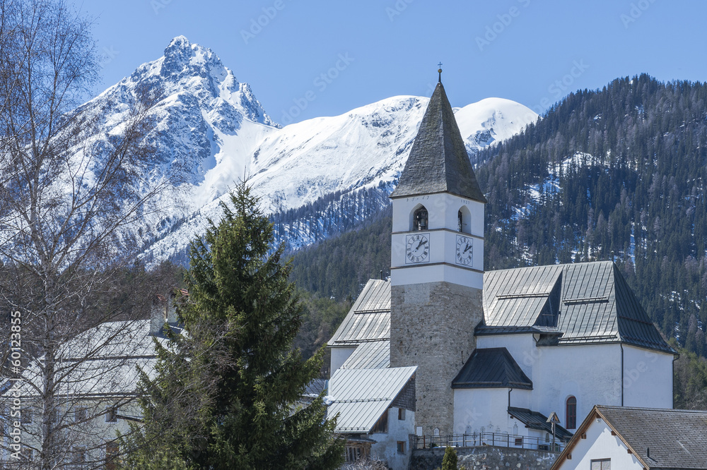 Scuol, Bergdorf, Schloss Tarasp, Kirche, Schweizer Alpen