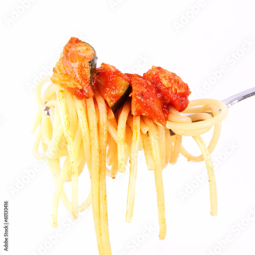 Spaghetti with zucchini sauce on a fork