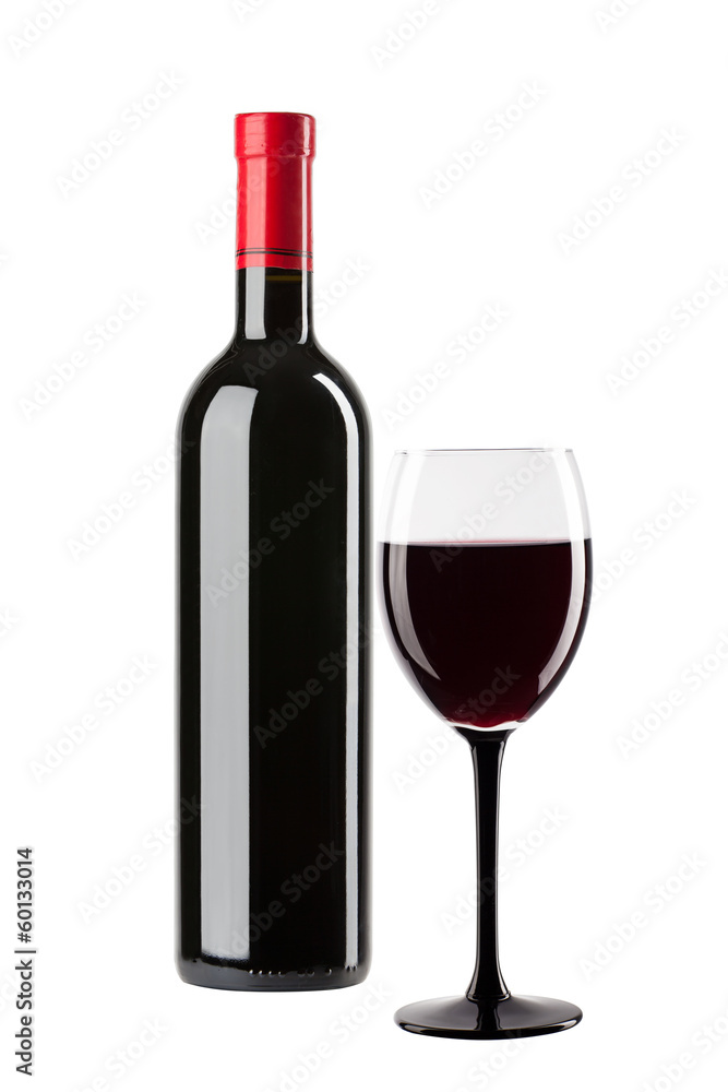 butelka z kieliszkiem czerwonego wina na białym tle - obrazy, fototapety, plakaty 