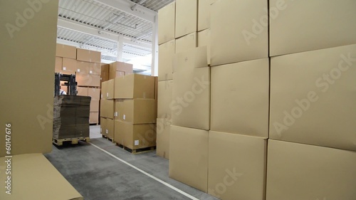 Gabelstapler im Lager // shipping logistics