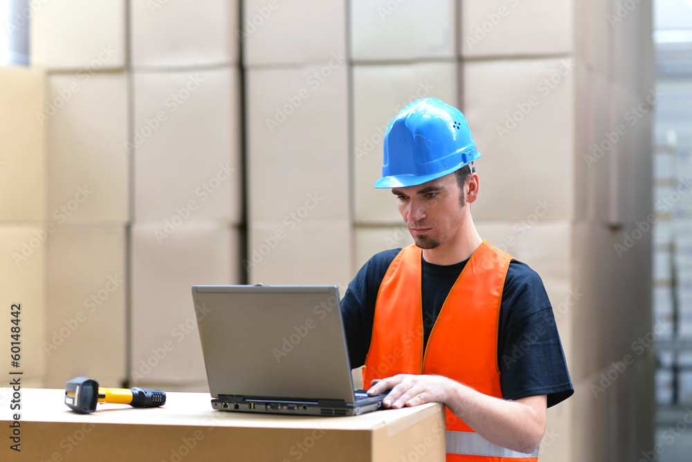 Dateneingabe im Warenlager // Data entry at warehouse Dateneingabe im Warenlager // Data entry at warehouse