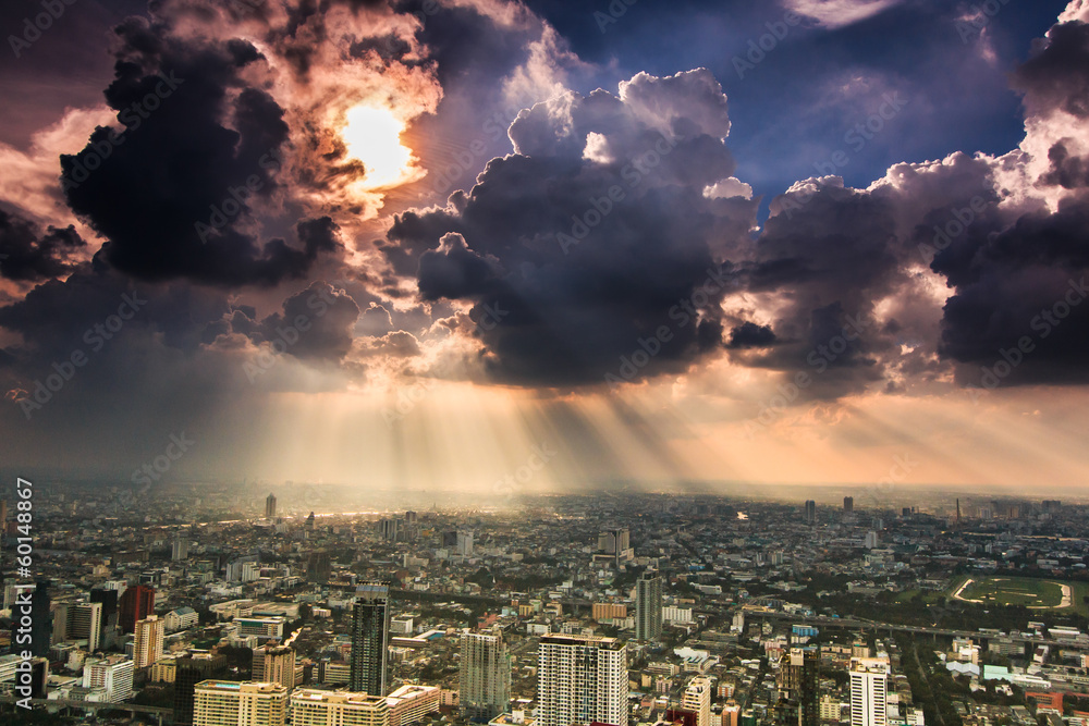 Fototapeta premium Rays of light shining through dark cloud