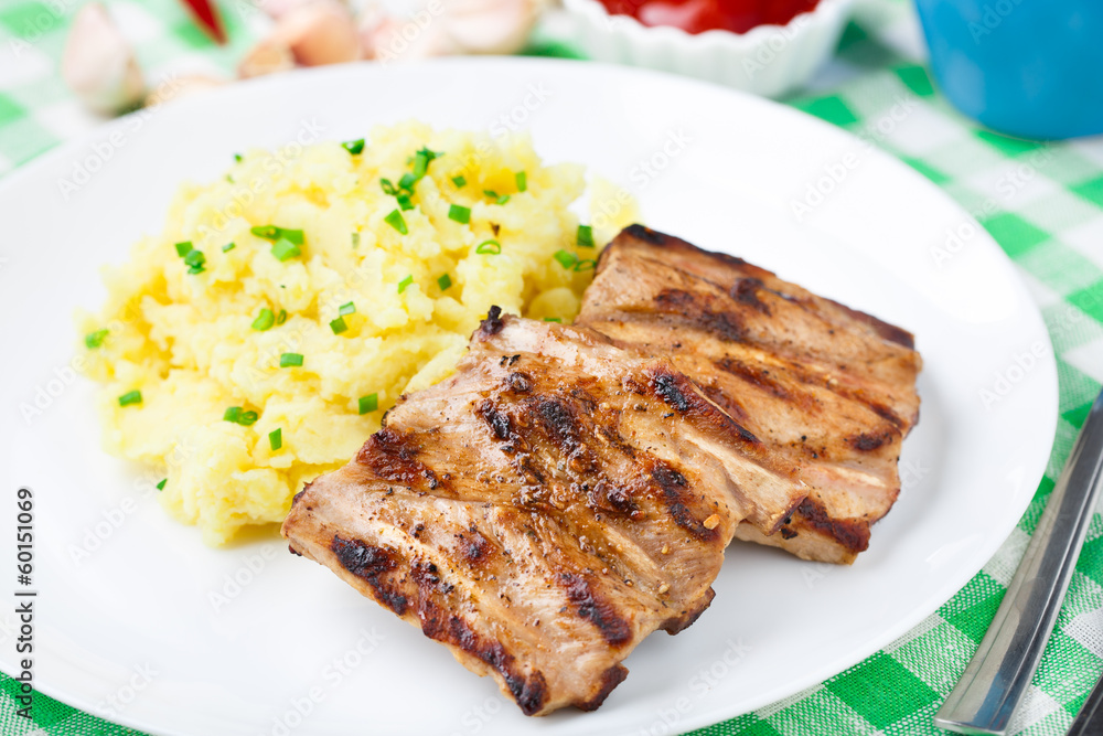 Grilled ribs with mashed potato Grilled ribs with mashed potato