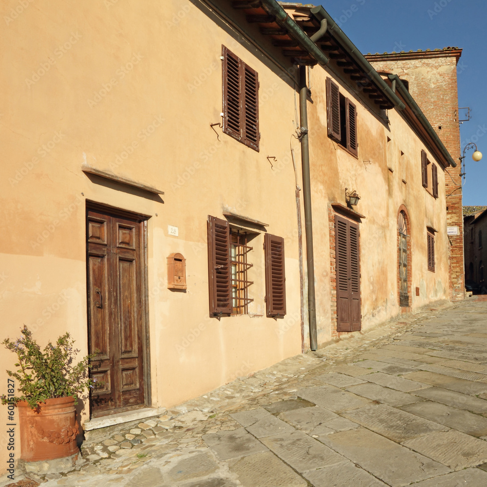 houses in tuscan borgo Certaldo