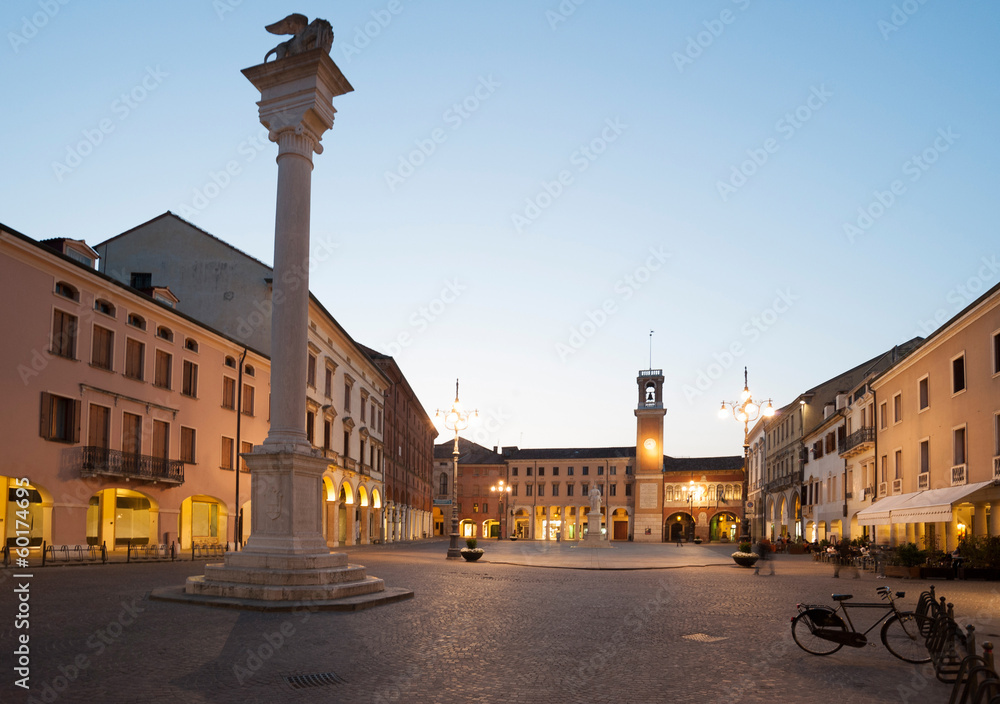Rovigo - Piazza Vittorio Emanuele di sera