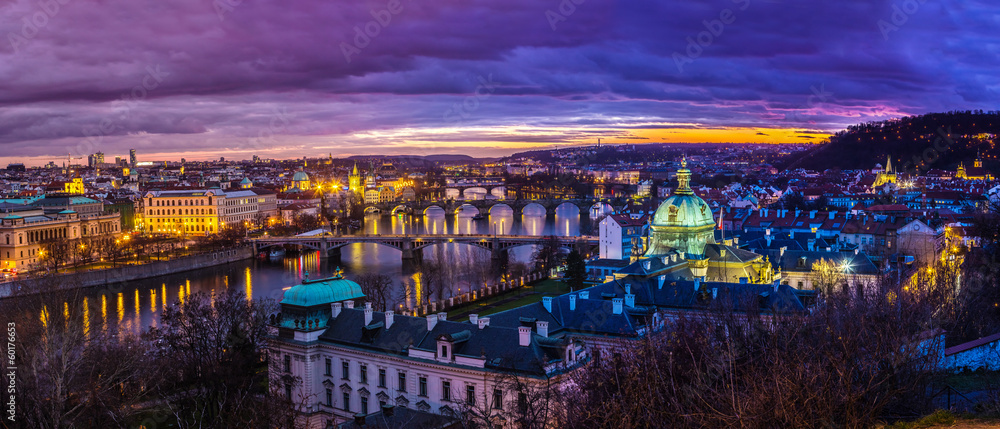 Obraz premium Bridges in Prague over the river at sunset