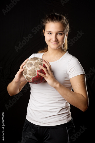 Frau mit Handball