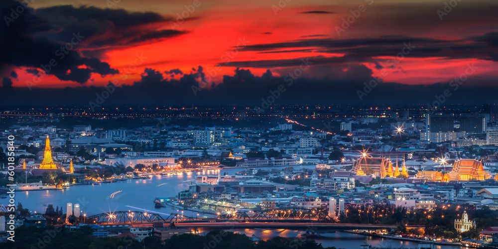 Obraz premium Grand palace at twilight in Bangkok