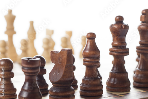 チェスボードに並んだ駒のアップ