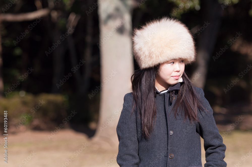 帽子をかぶった女性 帽子をかぶった女性