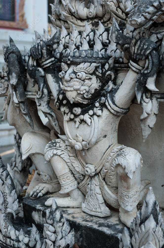 Naklejka premium Giant statue