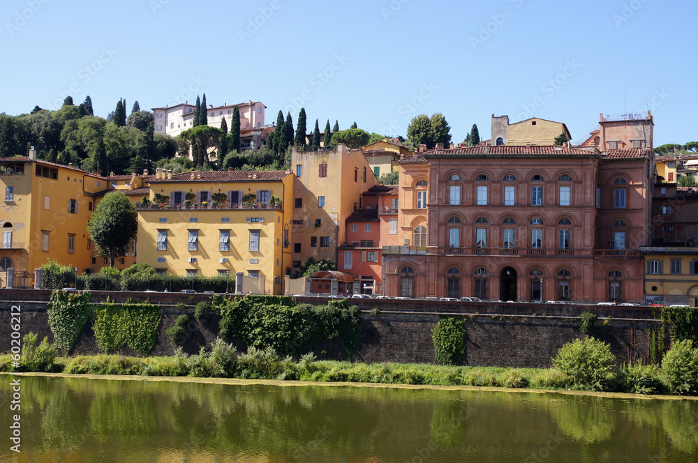 Obraz premium Immeubles d'habitation donnant sur l'Arno à Florence