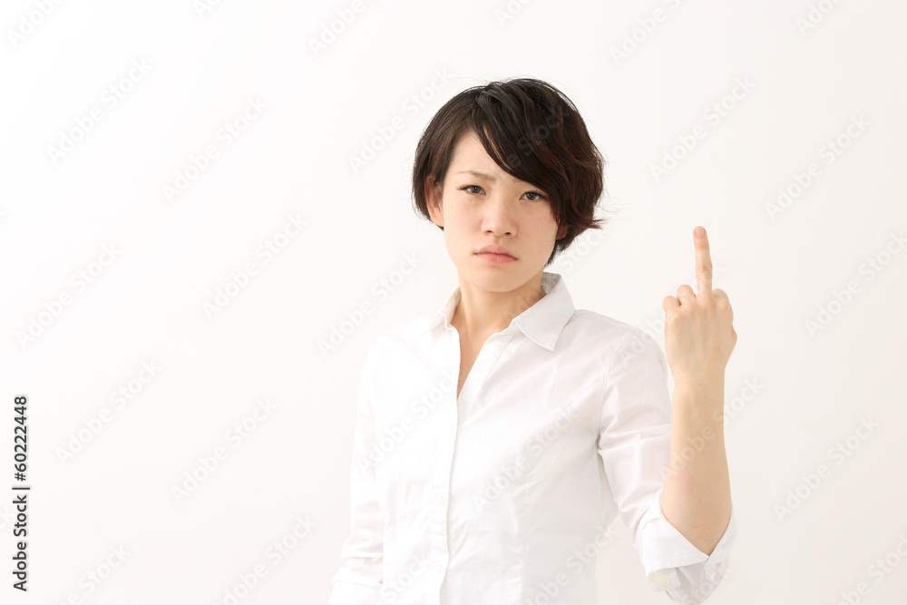 怒る女性 怒る女性