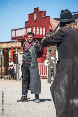Εκτύπωση καμβά Sheriff Duels Bandit in Town