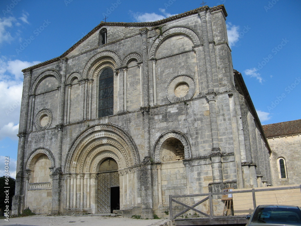Chrente - Façade Abbaye Saint-Amant-de-Boixe