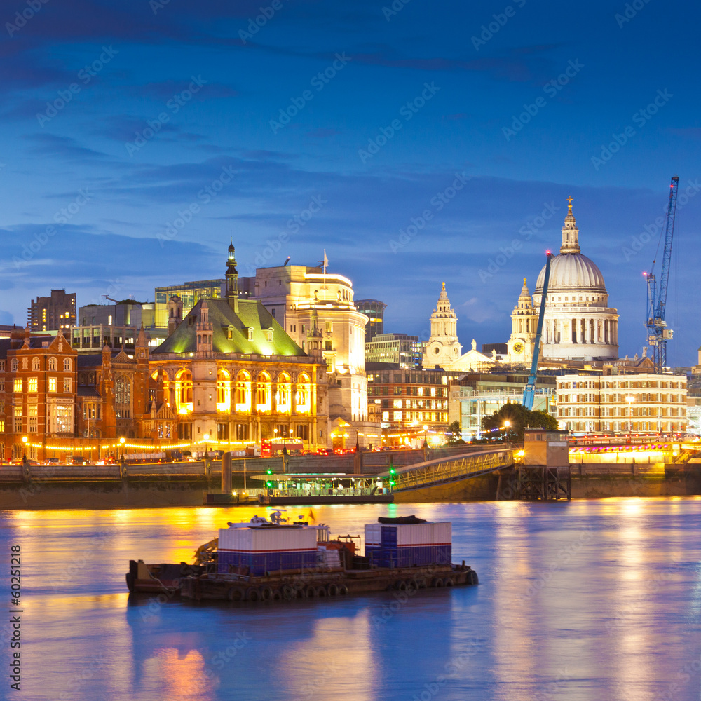 Fototapeta premium River Thames, St Paul's cathedral in London, UK.