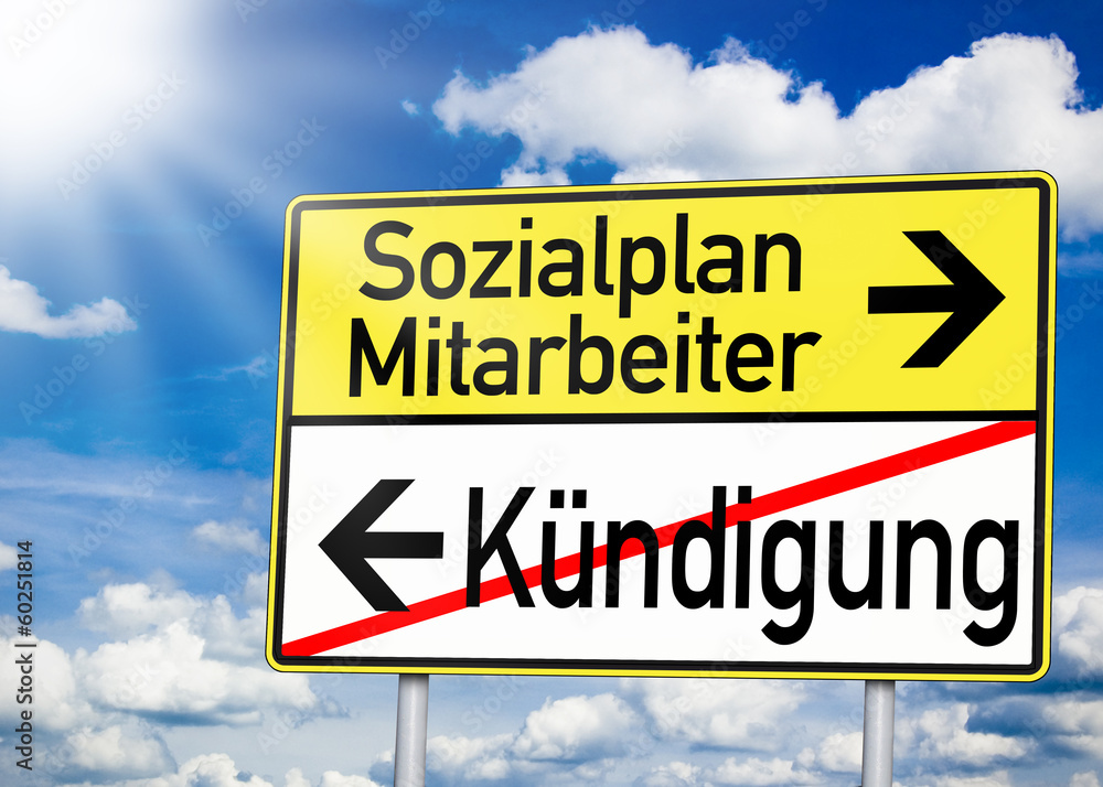 Wegweiser mit Kündigung und Sozialplan Wegweiser mit Kündigung und Sozialplan