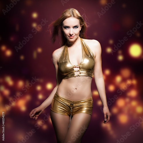 Fotografie attraktive junge Frau in Clubwear