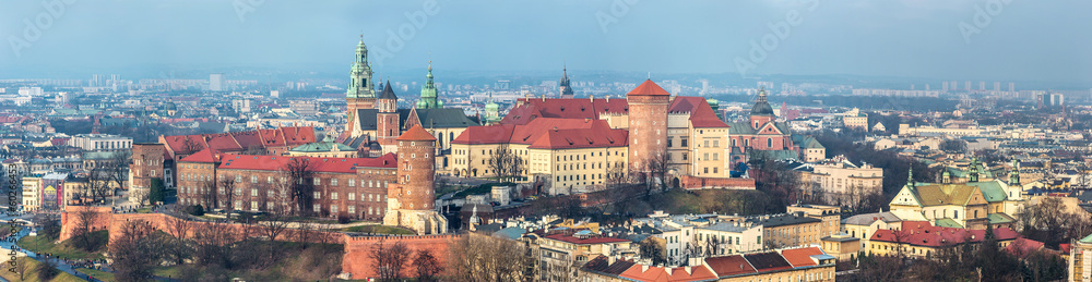 Krakowska panorama z widokiem antycznego królewskiego Wawelu a <span>plik: #60266453 | autor: Sergii Figurnyi</span>