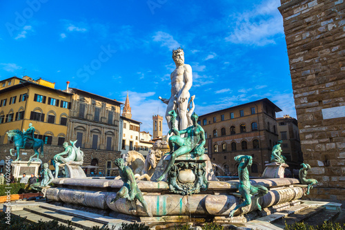 Fototapeta Famous Fountain of Neptune on Piazza della Signoria in Florence,