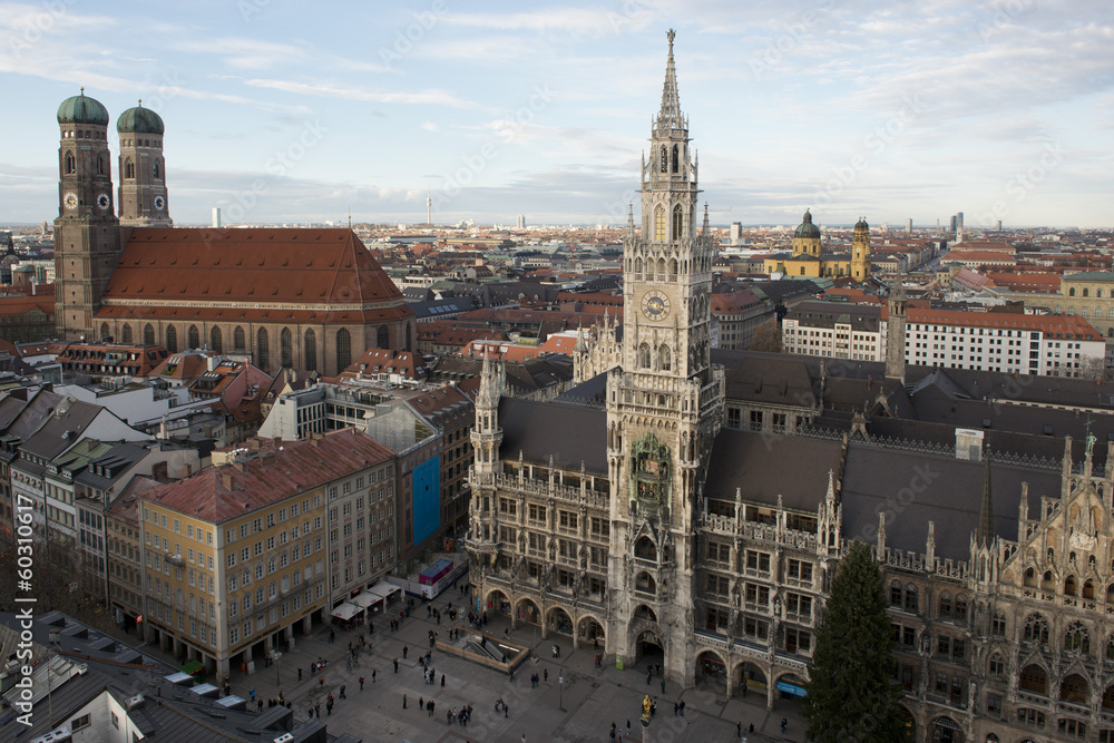 Fototapeta premium Widok z lotu ptaka na Nowy Ratusz w Monachium