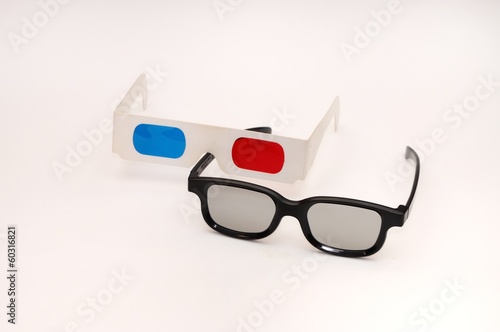 anaglyph and polarized 3D glasses
