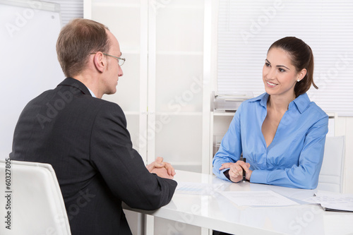 Wallpaper Mural Beratungsgespräch in einer Bank oder Versicherung Torontodigital.ca