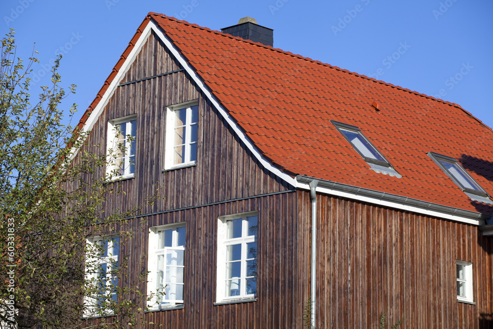 Einfamilienhaus mit Holzfassade,Deutschland Einfamilienhaus mit Holzfassade,Deutschland