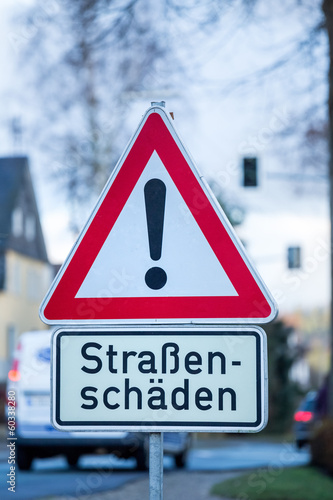 german road damage sign