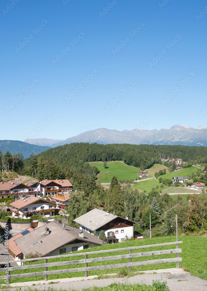der beliebte Urlaubsort Hafling in Südtirol nahe Meran