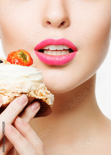 red lips beautiful teeth cake