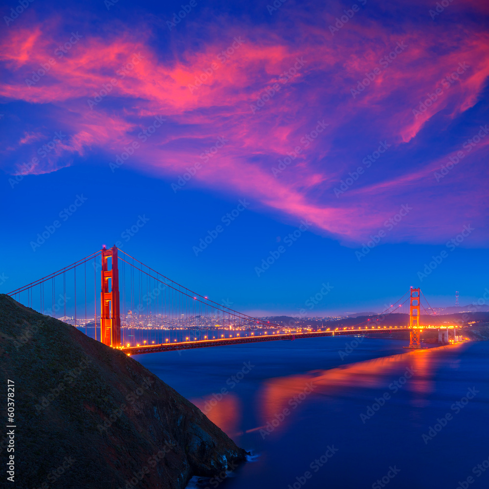 Fototapeta premium Golden Gate Bridge San Francisco sunset California