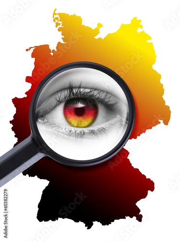 Auge unter der Lupe vor Deutschland